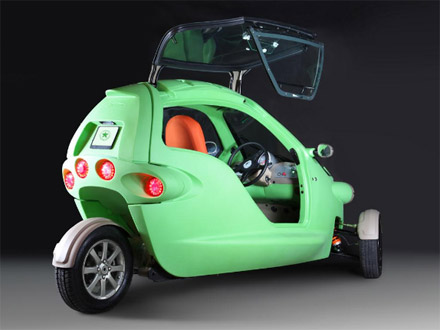 Pojazd elektryczny polskiej produkcji z Pruszkowa - Re-Volt Polski samochód elektrczyny Re-Volt - tył pojazdu