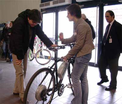 Rower z dodatkowym napędem elektrycznym